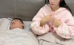 欧美巨乳亚洲第一社区